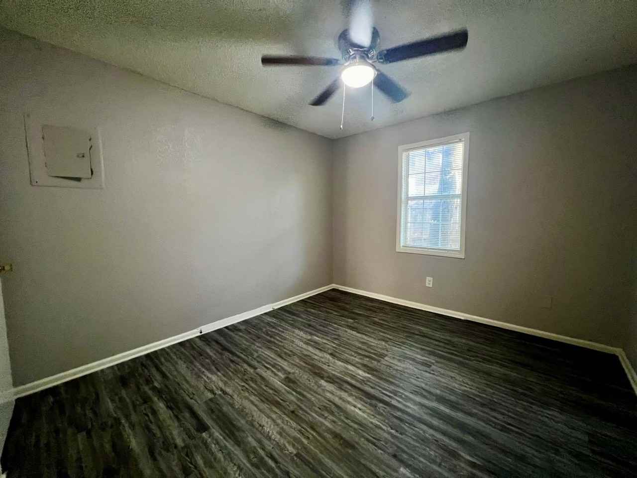 2122 21st St - Photo 4 of 6