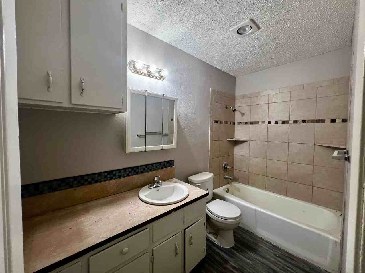 2122 21st St - Photo 5 of 6