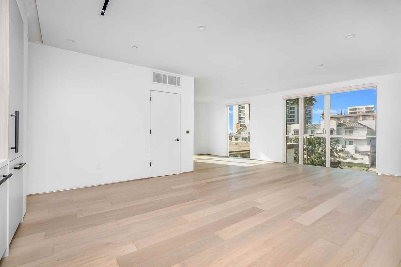 The Samson - Photo 4 of 50