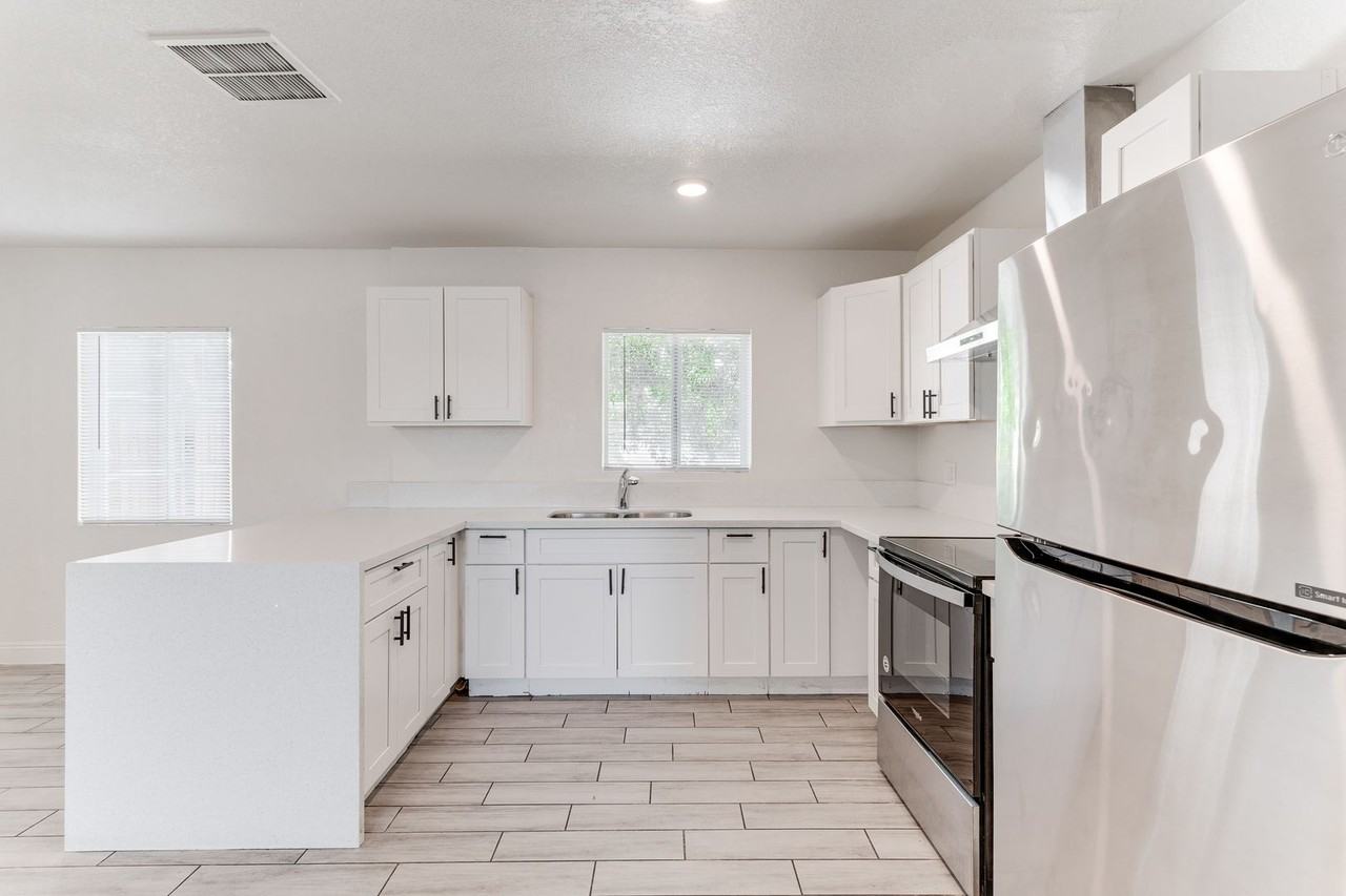 309 N 16th St - Photo 2 of 23