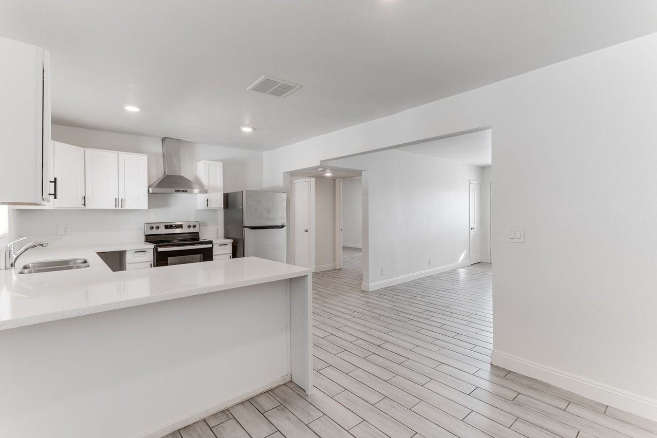 309 N 16th St - Photo 3 of 23