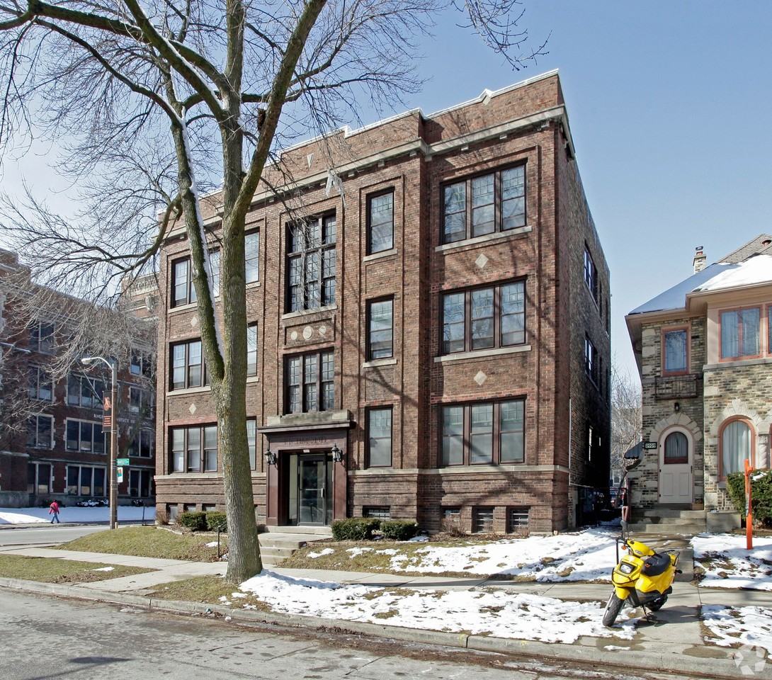 Richland Apartments on Bartlett - Photo 2 of 12