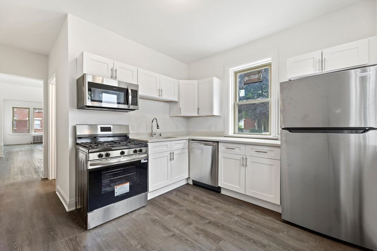 Richland Apartments on Bartlett - Photo 3 of 12