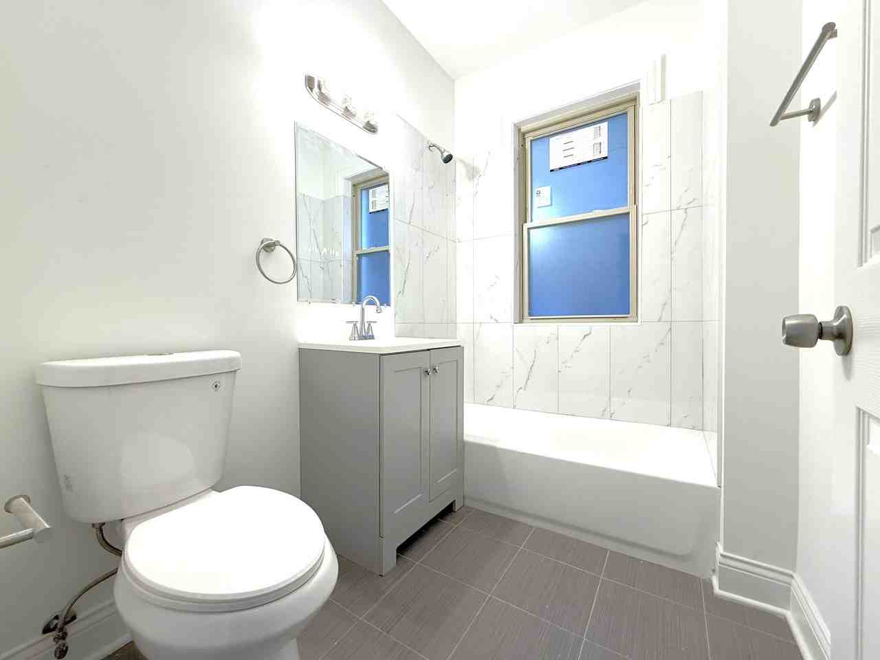 Richland Apartments on Bartlett - Photo 7 of 12