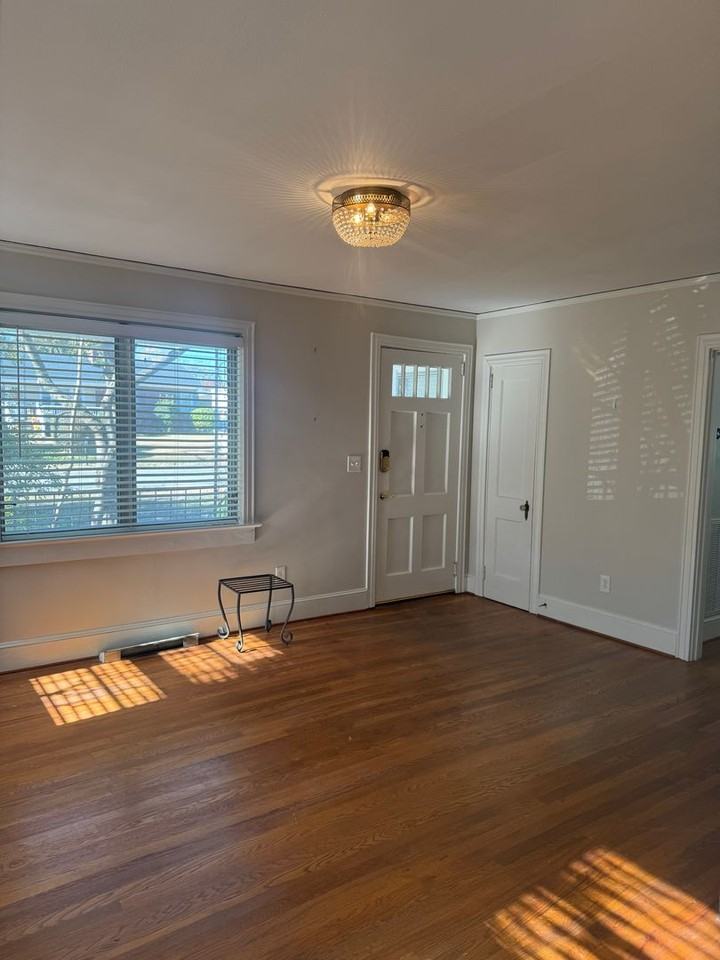 219 Vintage Ave - Photo 2 of 33