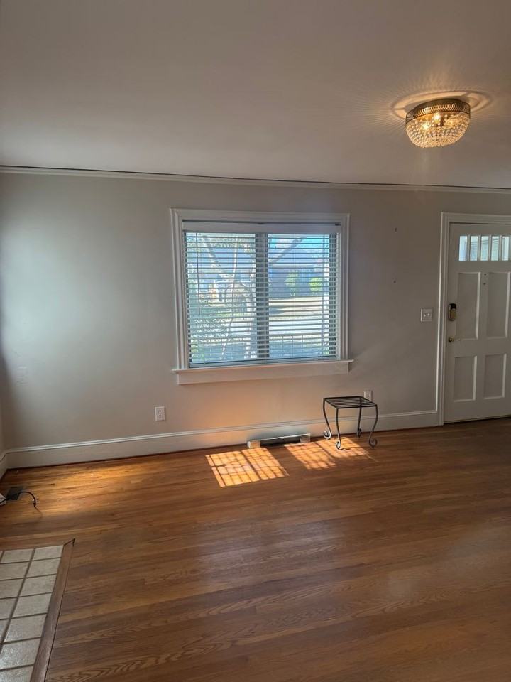 219 Vintage Ave - Photo 3 of 33