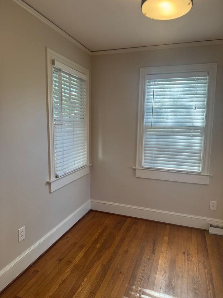 219 Vintage Ave - Photo 7 of 33