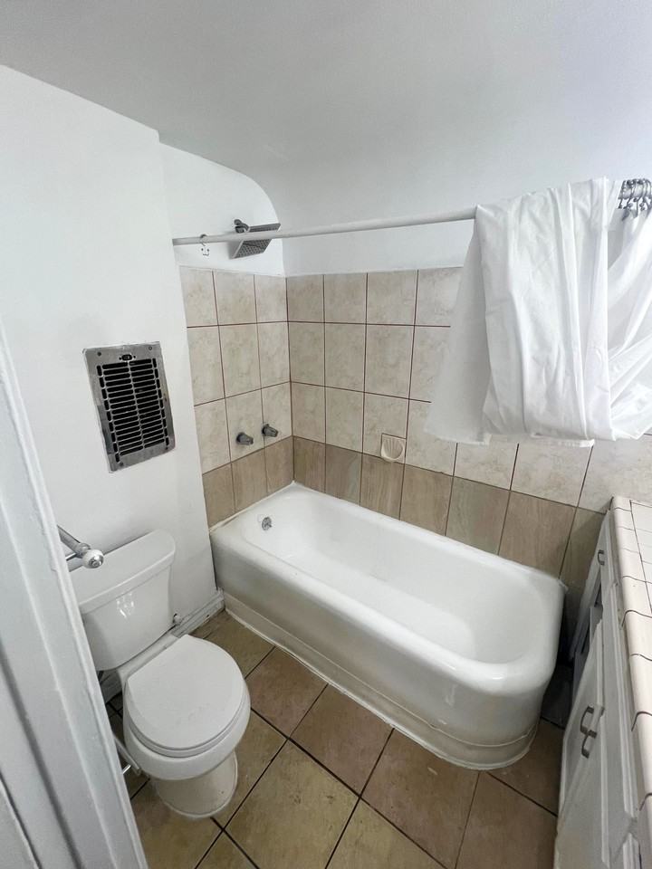 2920 Santa Ana St - Photo 2 of 14