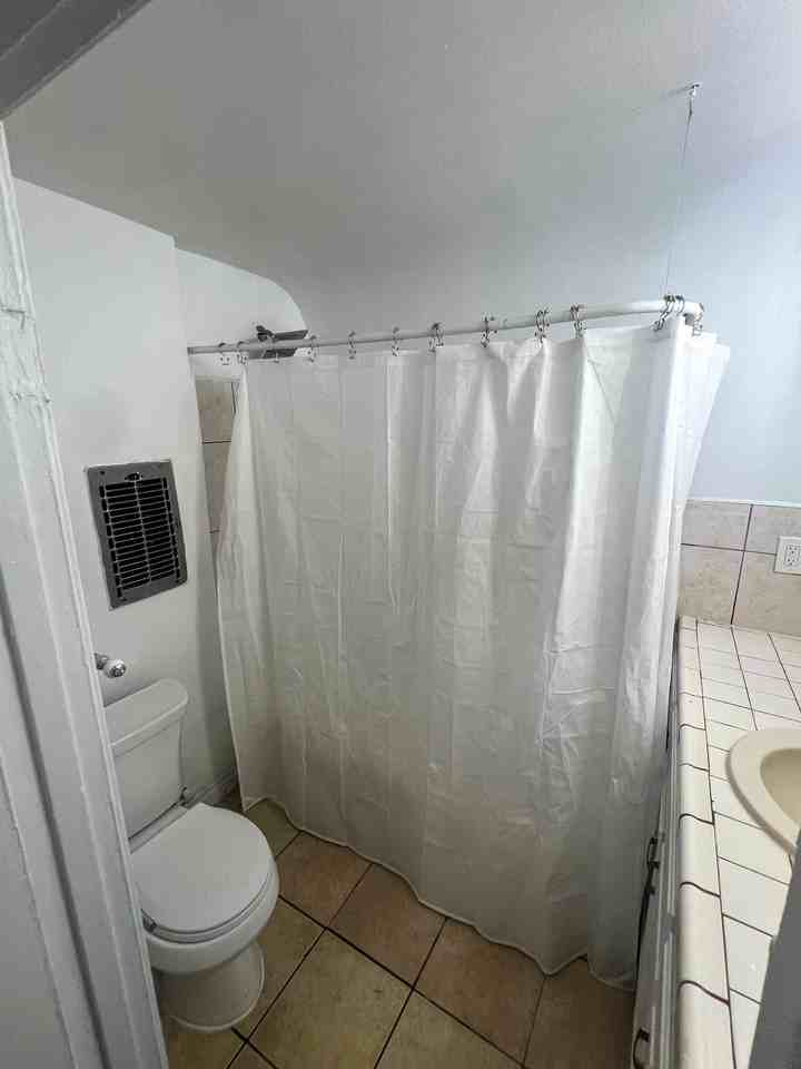 2920 Santa Ana St - Photo 3 of 14