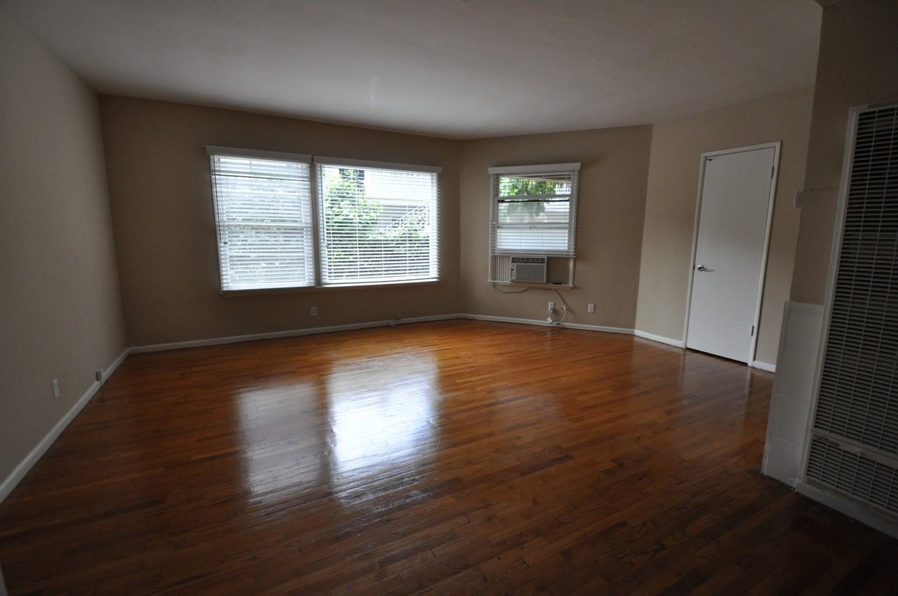 14830 - Photo 4 of 23