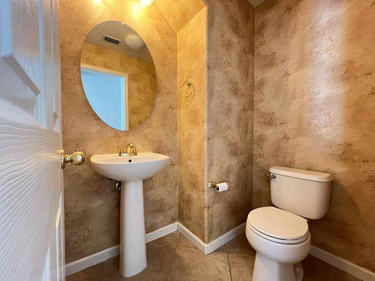 6383 Almaden Way - Photo 3 of 33