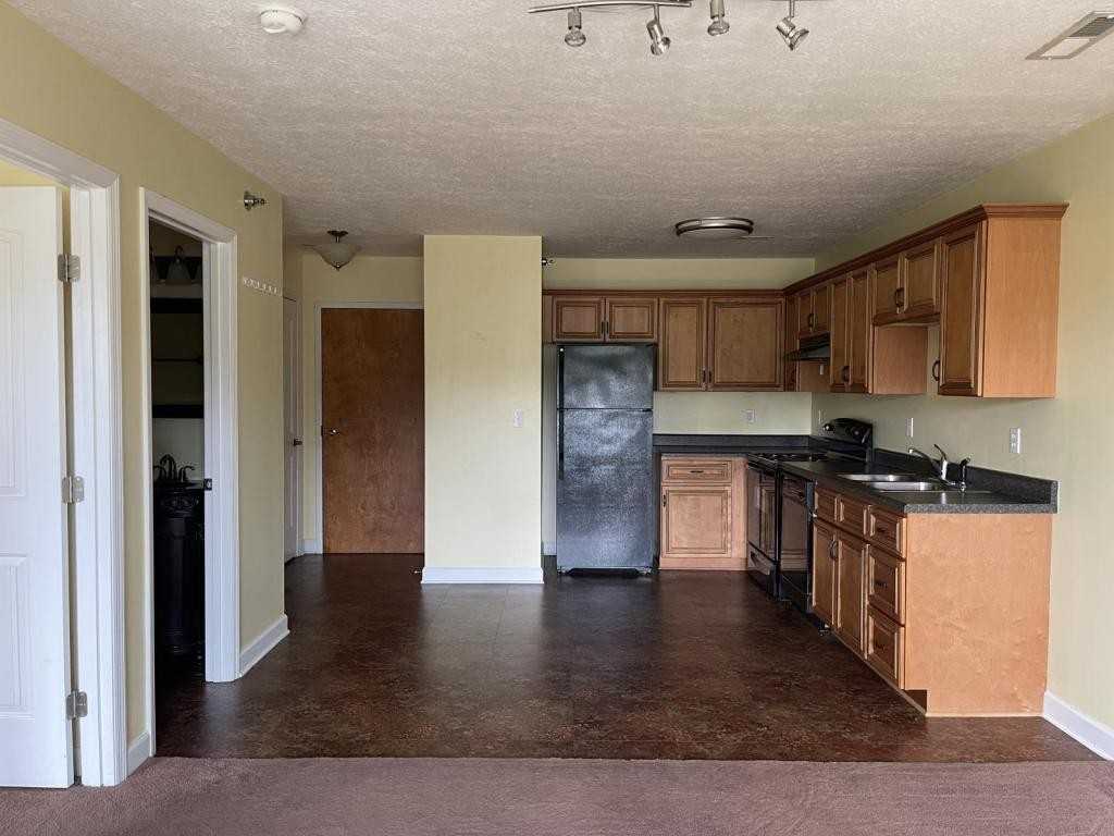 1035 Mercantile Street