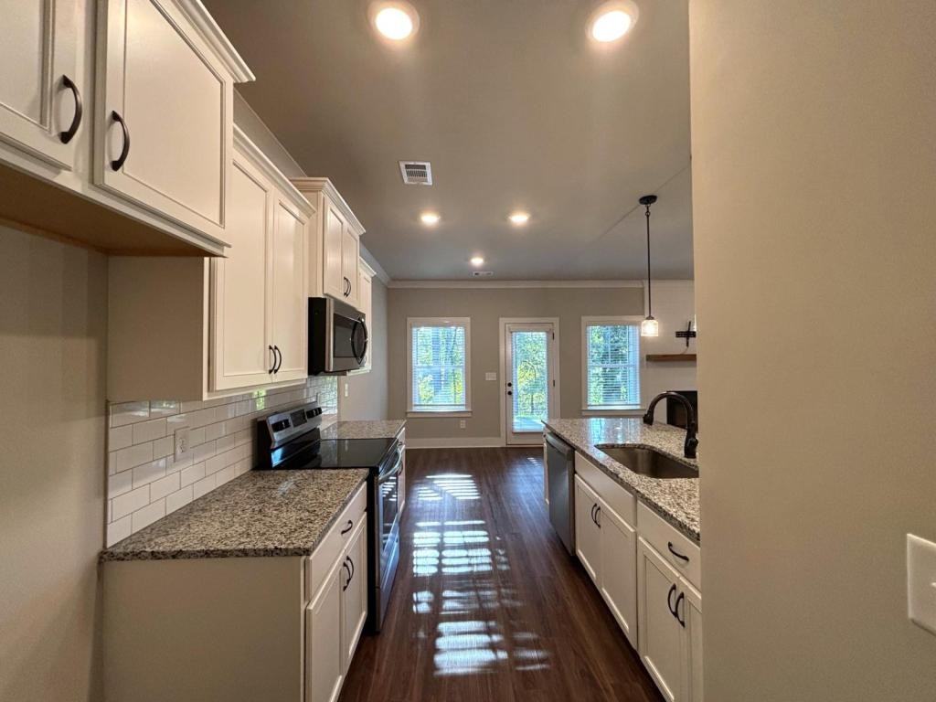 173 Russell Way - Photo 7 of 18