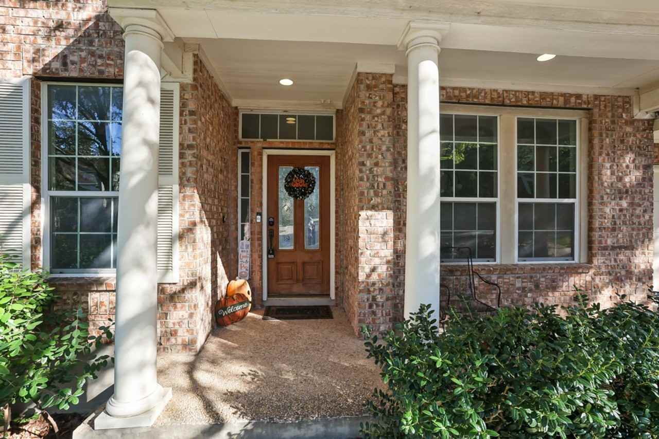 2911 Dason Ledge - Photo 4 of 46