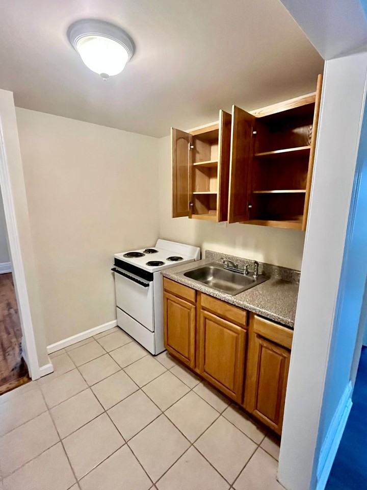 140 NORTH STREET - Photo 3 of 8