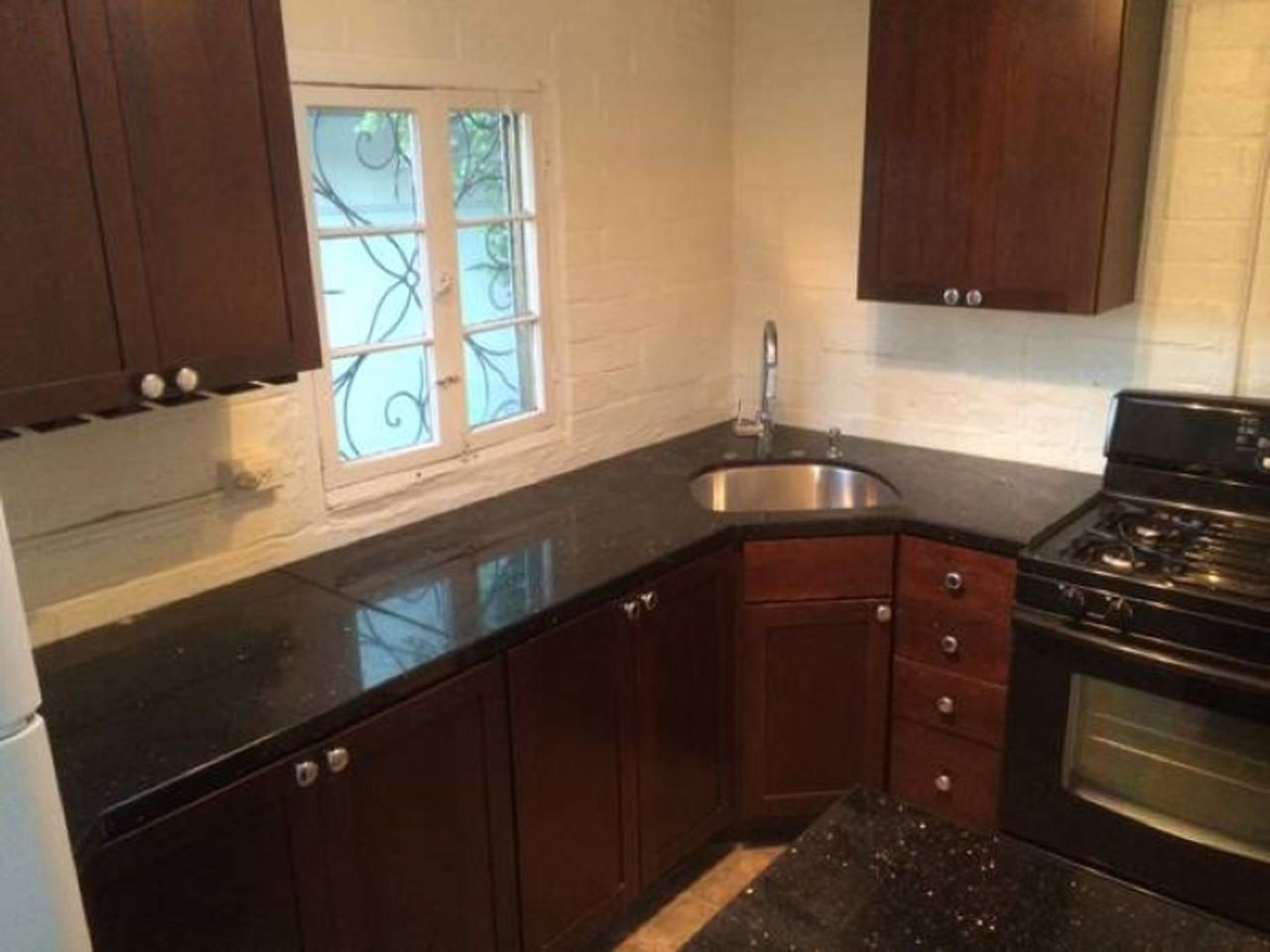 837 4th St - Photo 5 of 11