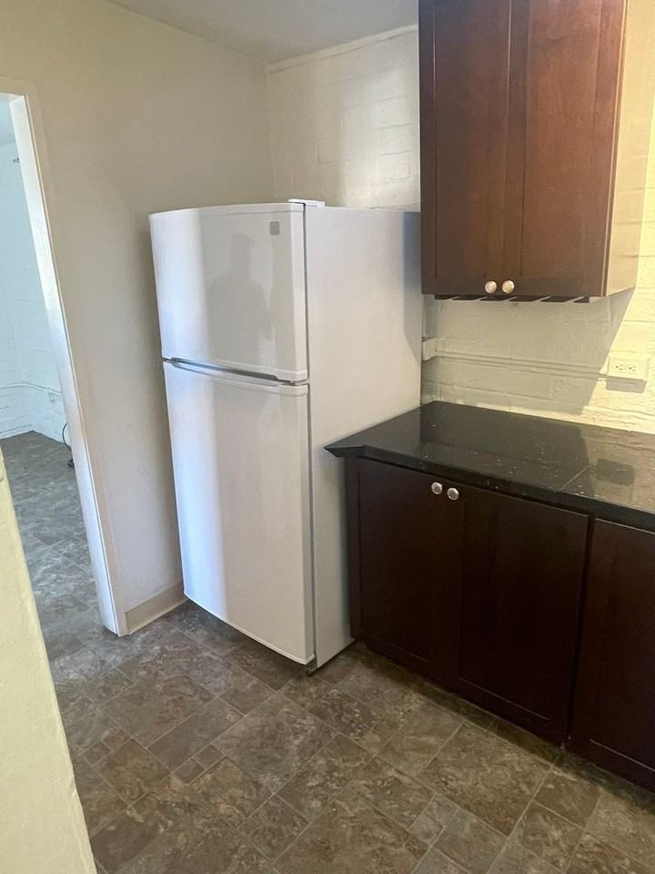 837 4th St - Photo 6 of 11