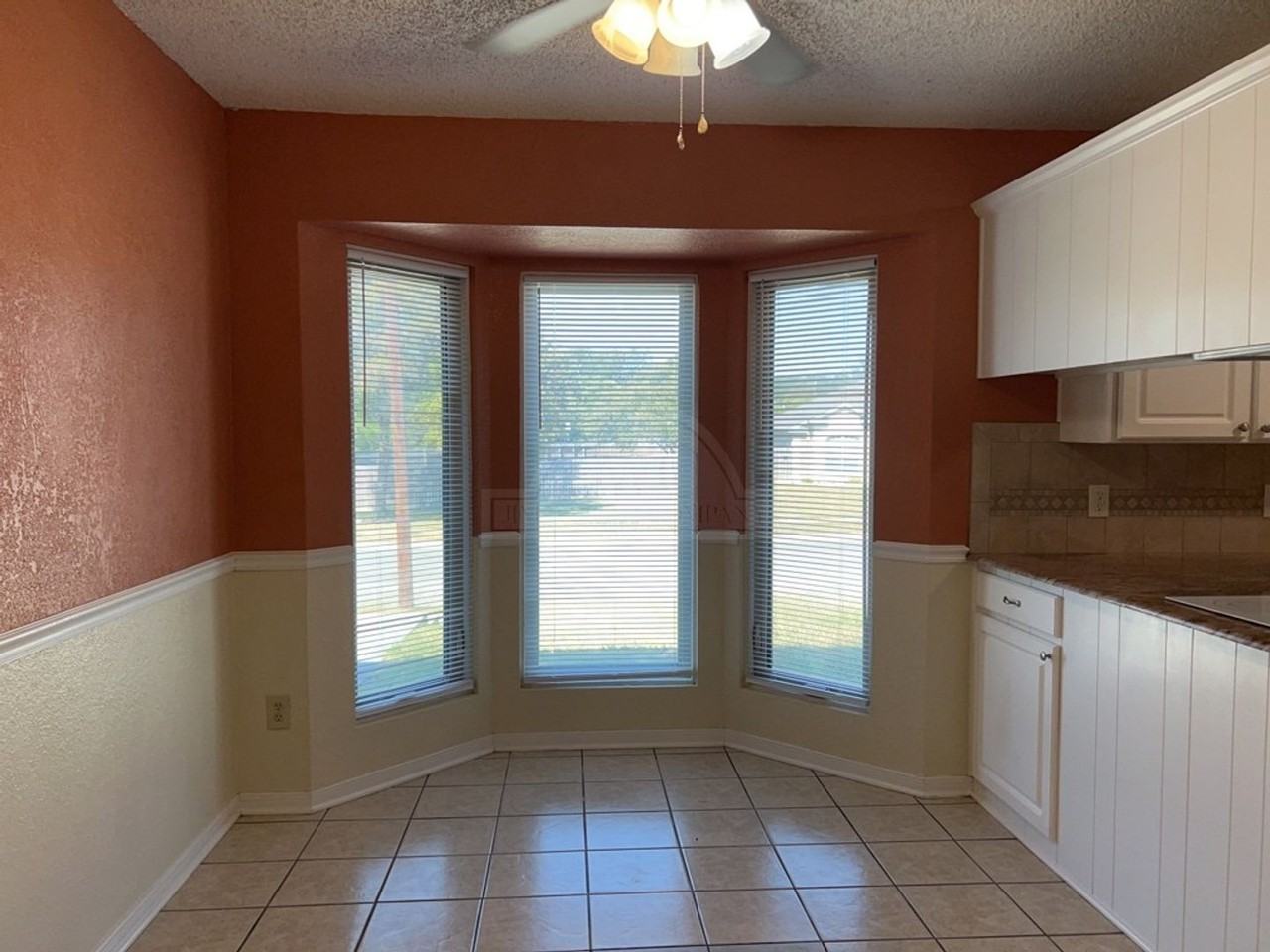 2733 Phyllis Drive - Photo 7 of 20