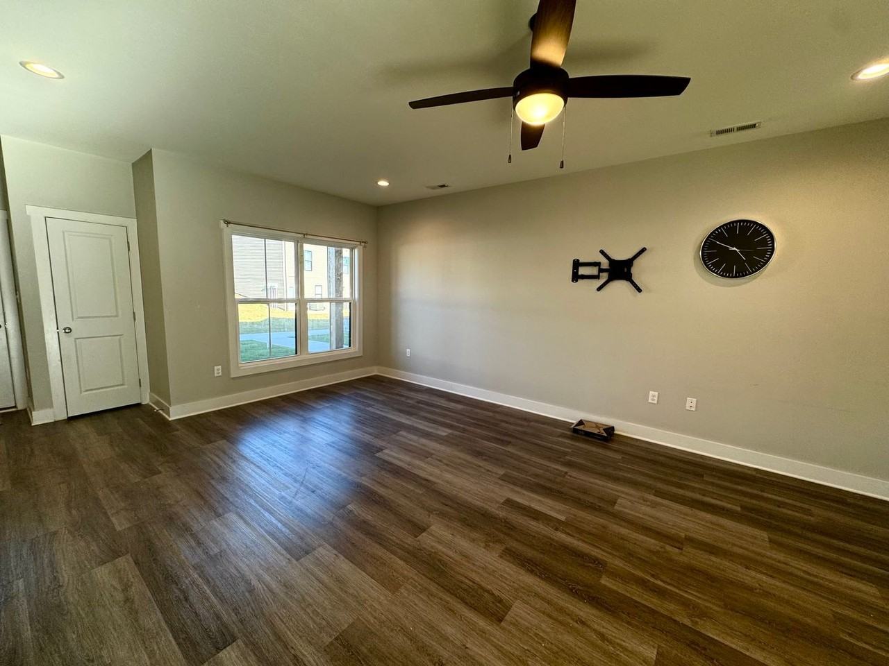 46 Pelt Ln - Photo 3 of 14