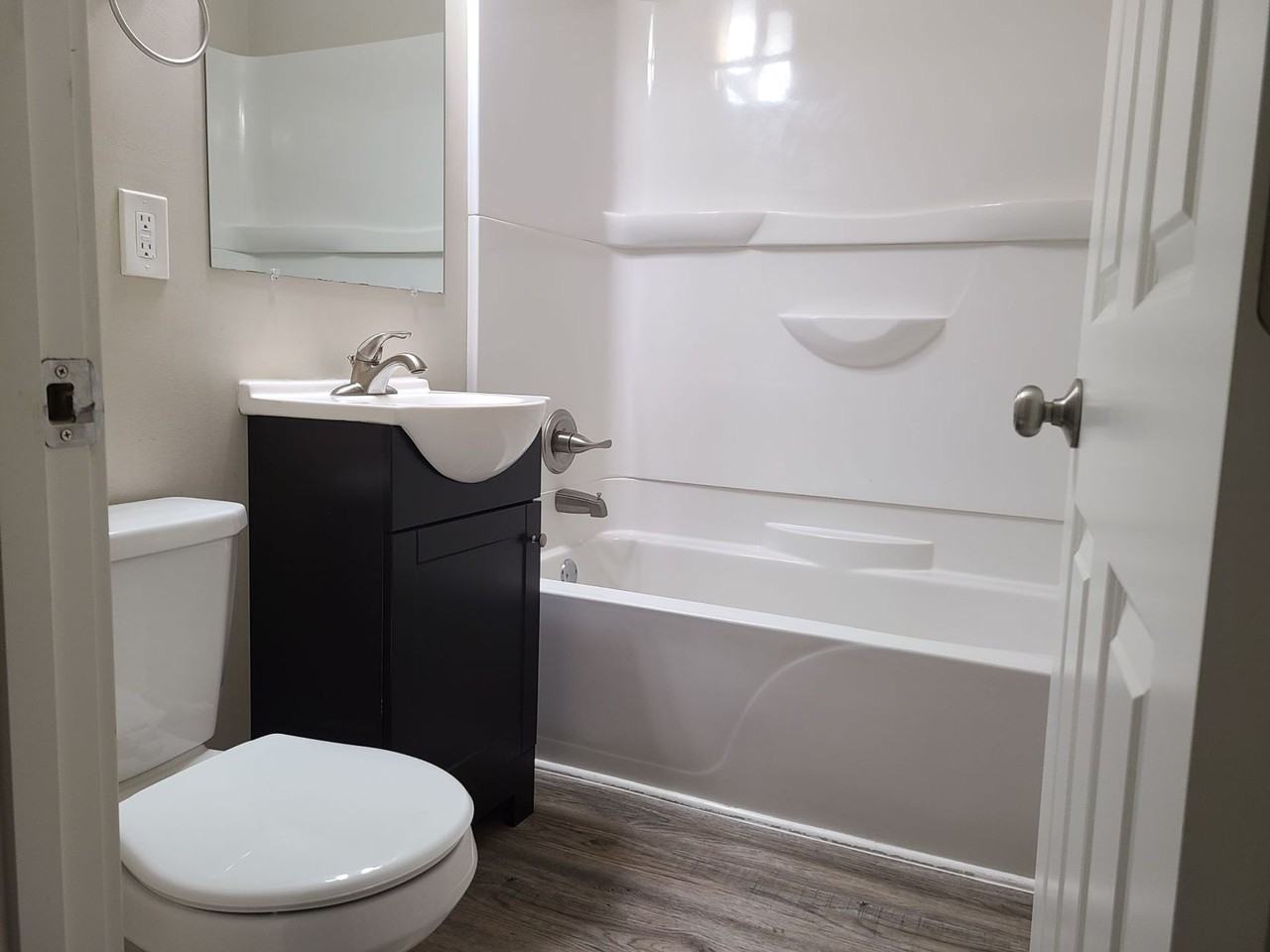 1621 Taylor St NE - Photo 3 of 4