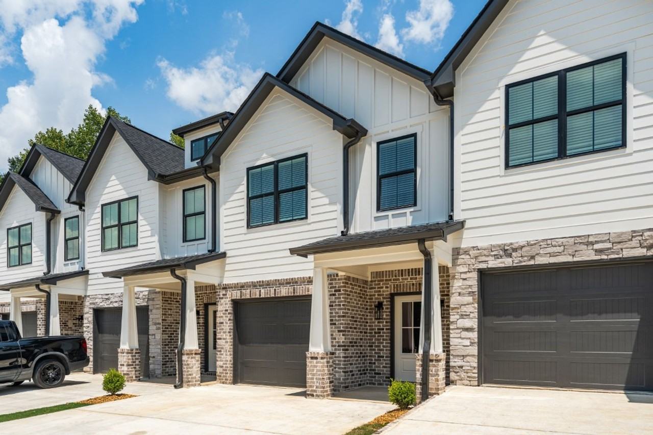 22132 Village Pkwy - Photo 2 of 23