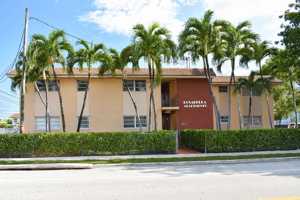 featured image of 313 W 10th St