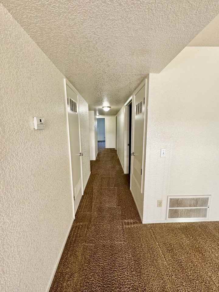 **Reserve for Summer 2026** 4 bedrooms ONE block from Downtown Chico - Photo 6 of 14