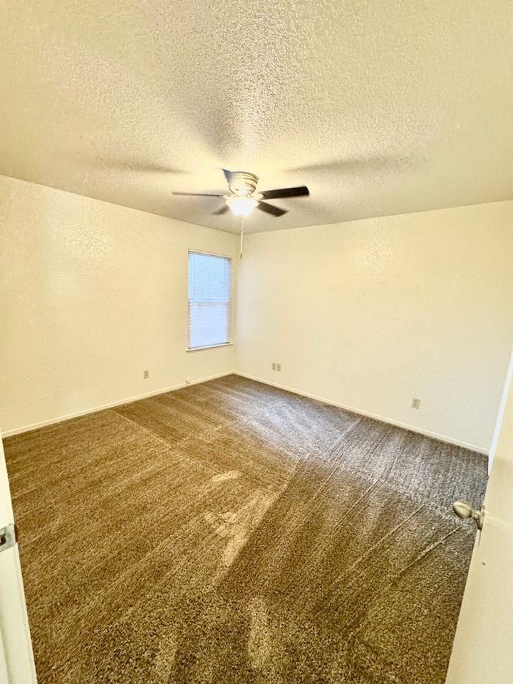 **Reserve for Summer 2026** 4 bedrooms ONE block from Downtown Chico - Photo 7 of 14