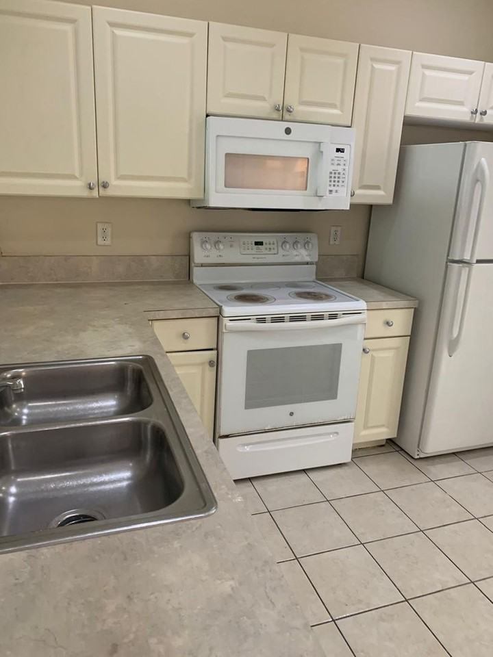 1966 Freeport Ln - Photo 3 of 8