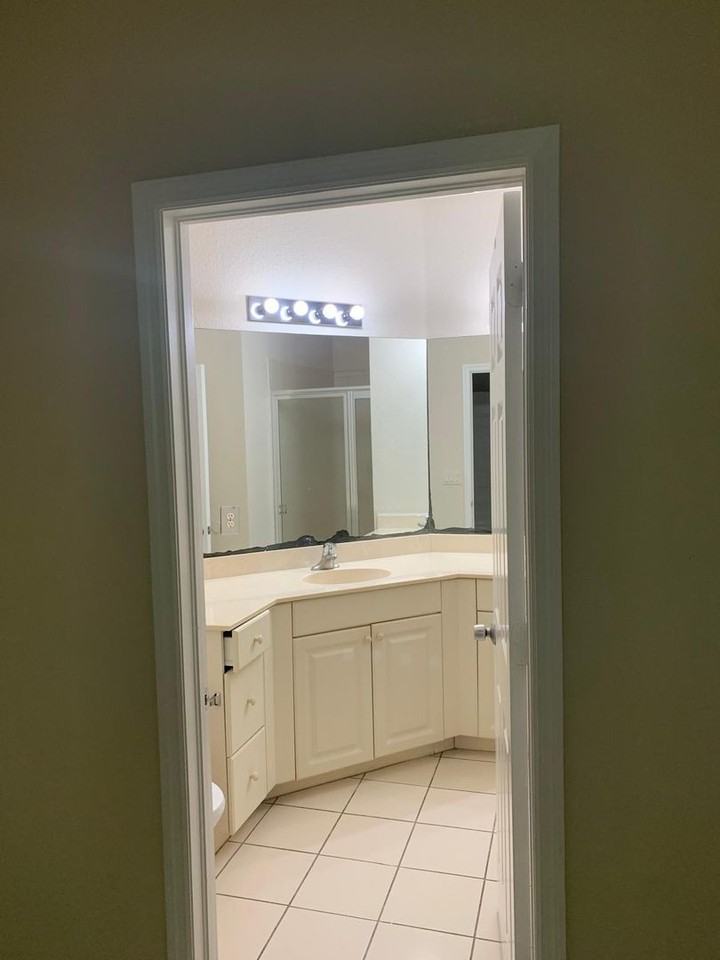 1966 Freeport Ln - Photo 5 of 8