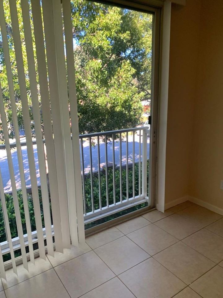 1966 Freeport Ln - Photo 7 of 8