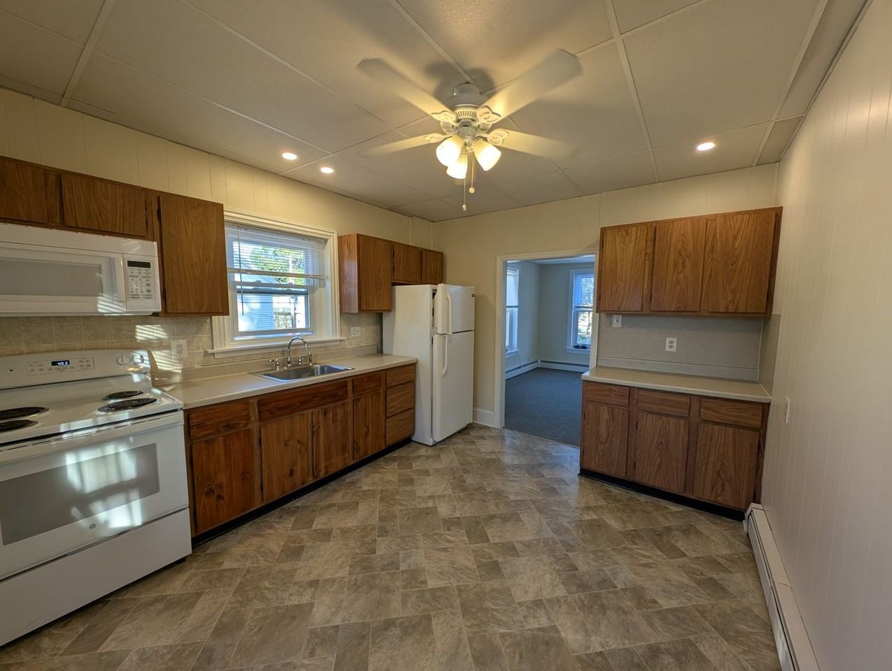 727 Glasgow Street - Photo 3 of 18