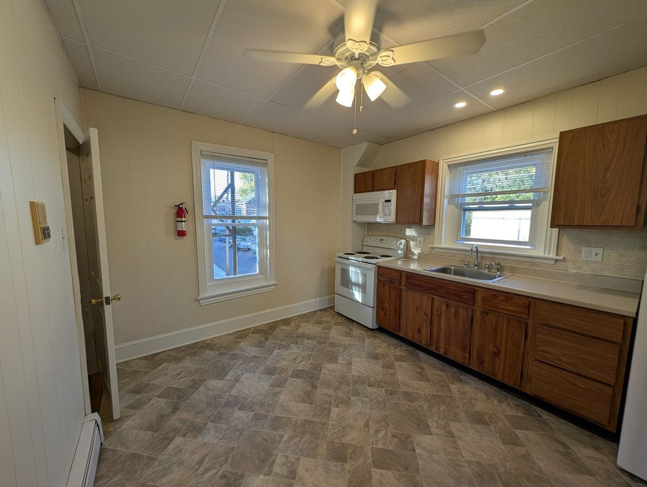 727 Glasgow Street - Photo 4 of 18