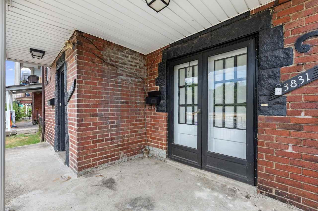 3831 Beechwood Boulevard - Photo 5 of 31