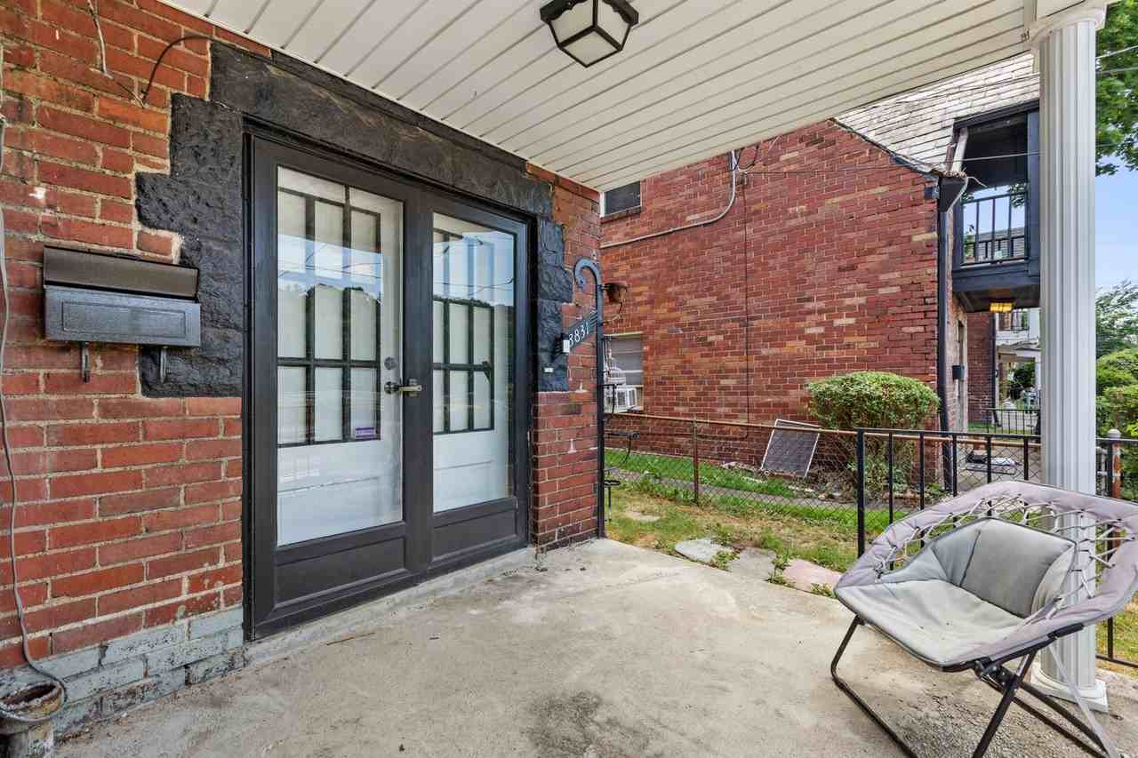 3831 Beechwood Boulevard - Photo 6 of 31