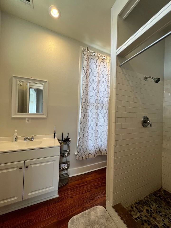 1335 Arabella St #3 - Photo 4 of 7