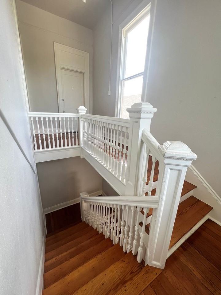 1335 Arabella St #5 - Photo 2 of 20