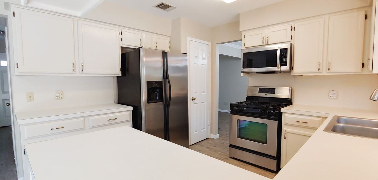 11707 Barchetta Dr - Photo 3 of 40