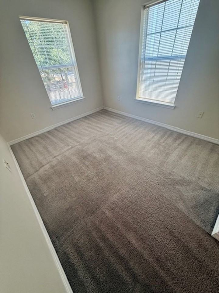 223 Johnson Ct - Photo 4 of 17