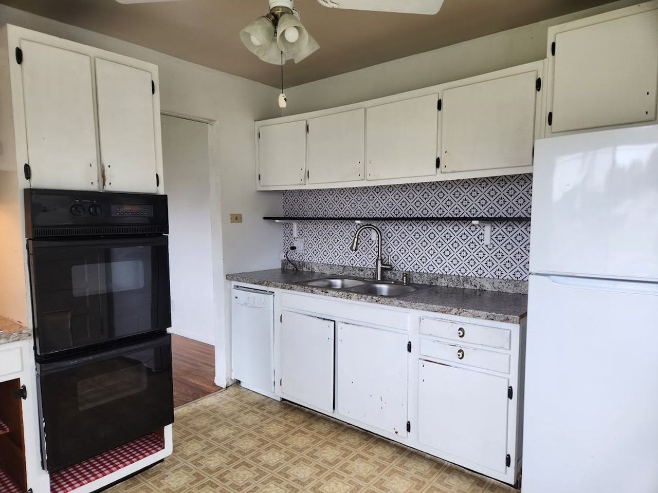 7433 Old Mill Rd - Photo 3 of 15