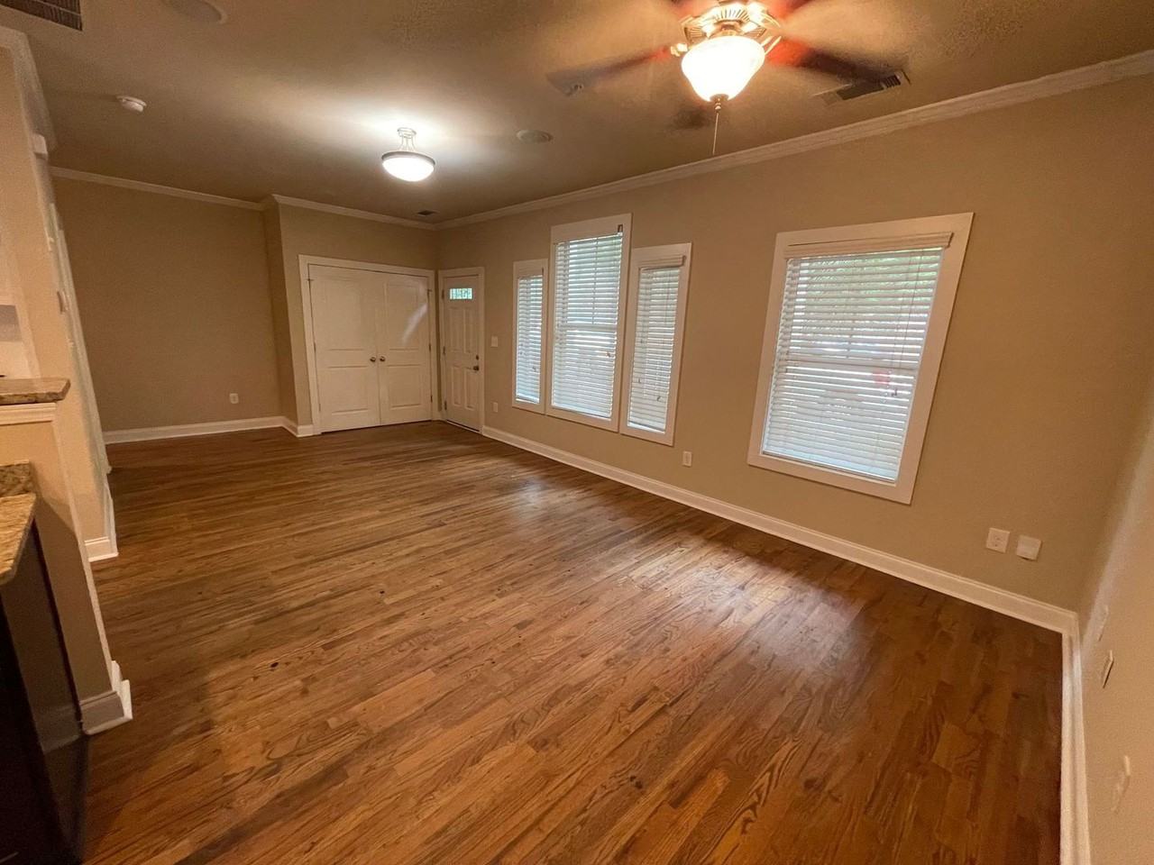 125 Hobson Ave - Photo 3 of 20