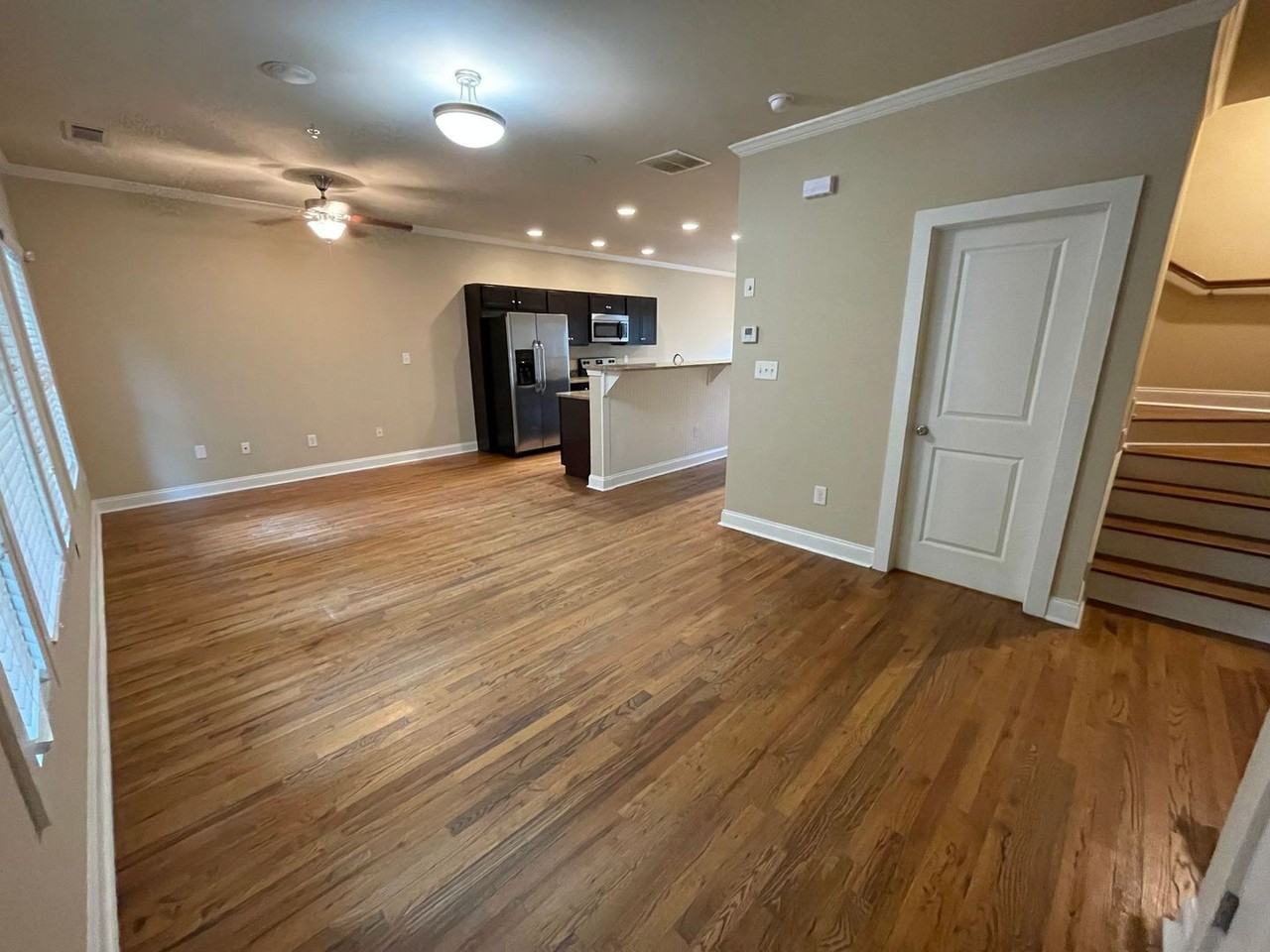 125 Hobson Ave - Photo 4 of 20