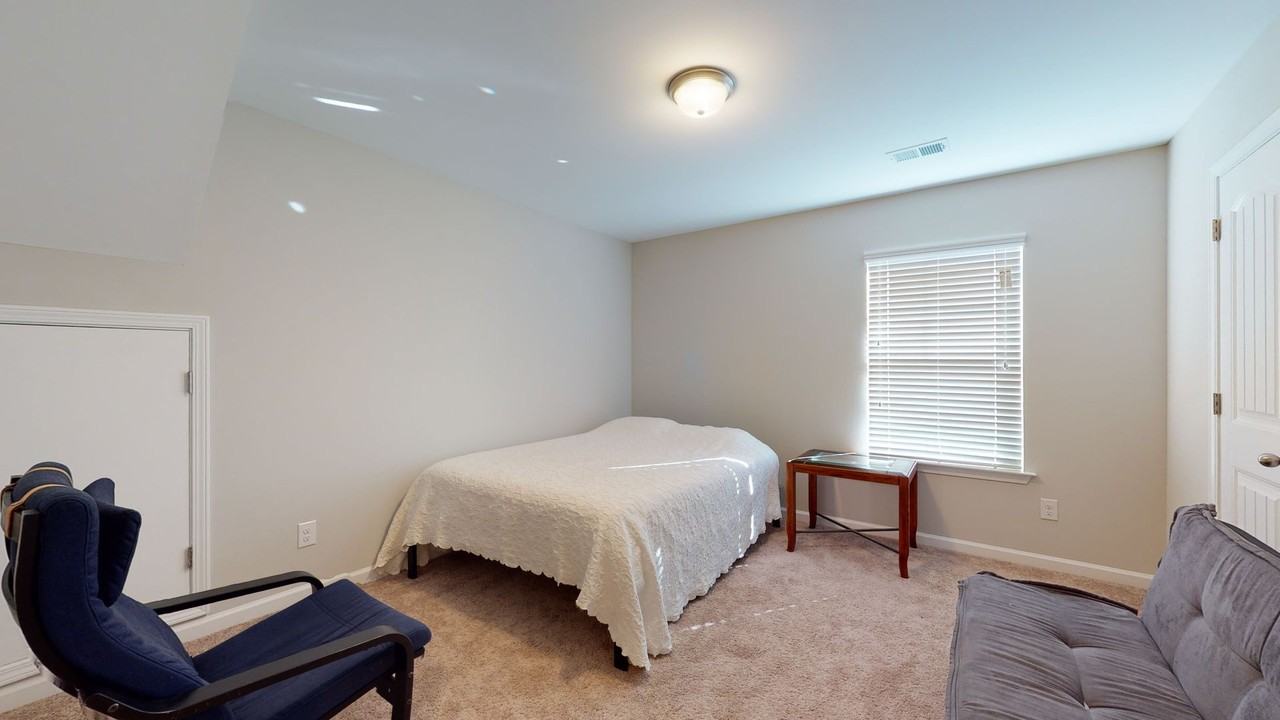 160 Kirkwood Dr - Photo 4 of 26