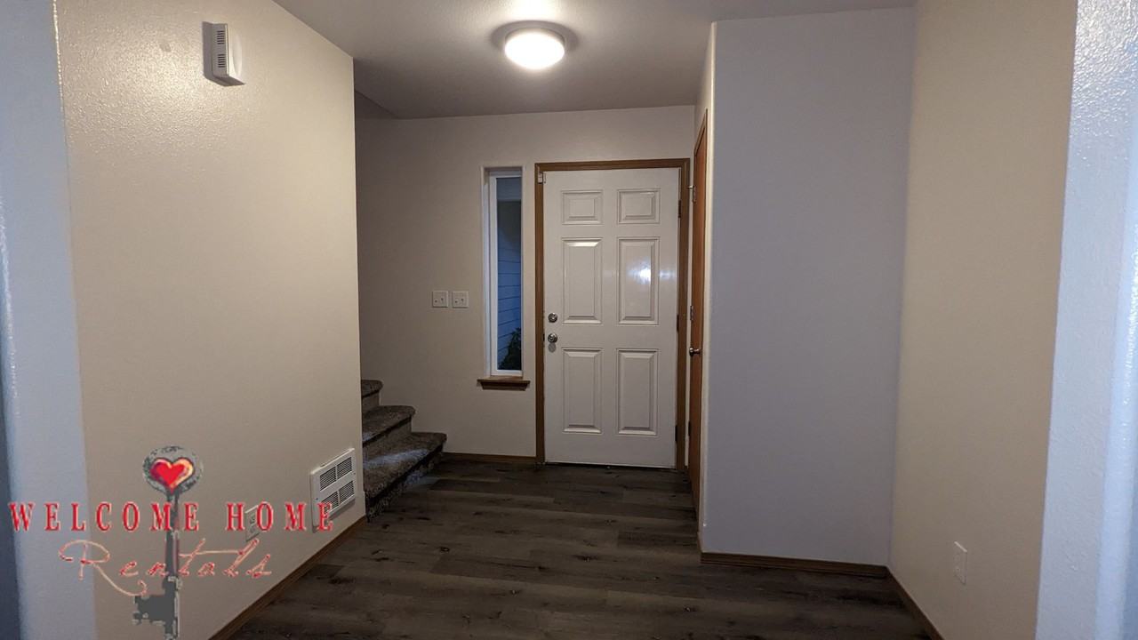 18325 Lofty Ct Se - Photo 4 of 35