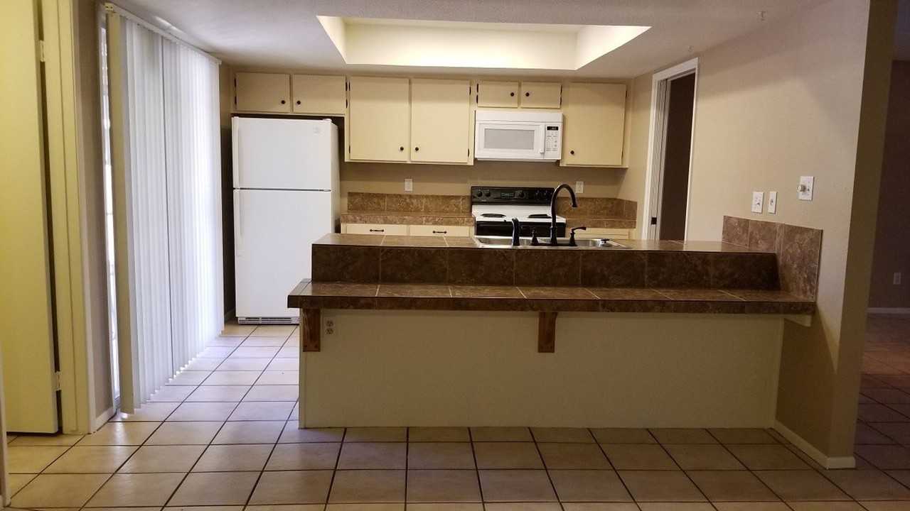 4902 East Yuma Street - Photo 5 of 17