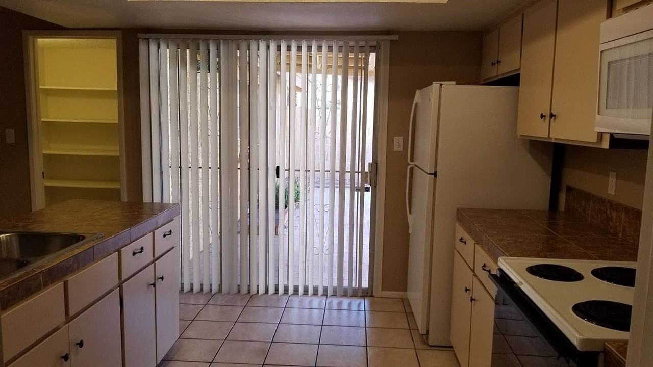 4902 East Yuma Street - Photo 6 of 17