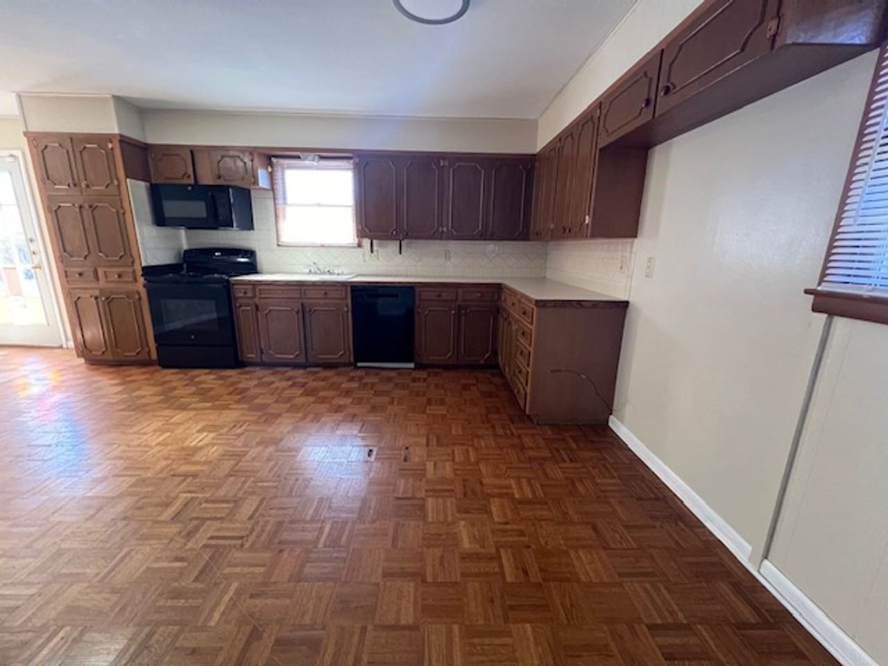 2301 River Oaks Cir - Photo 3 of 21