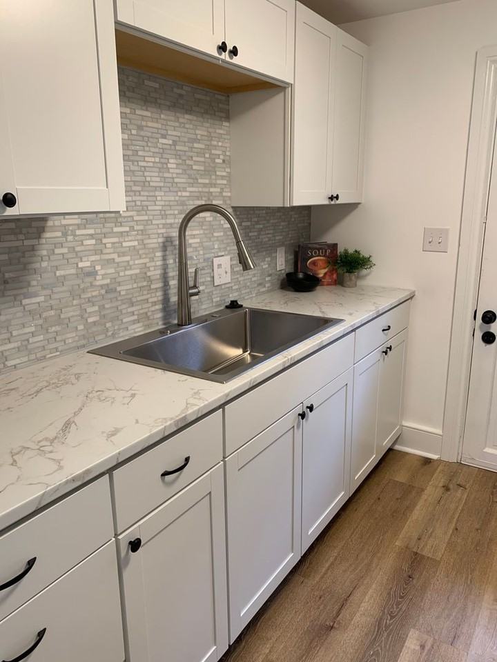 918 Grand St - Photo 3 of 11