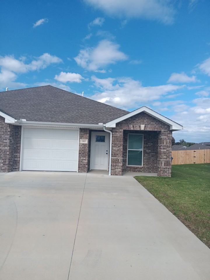 103 Anita Plz - Photo 2 of 17