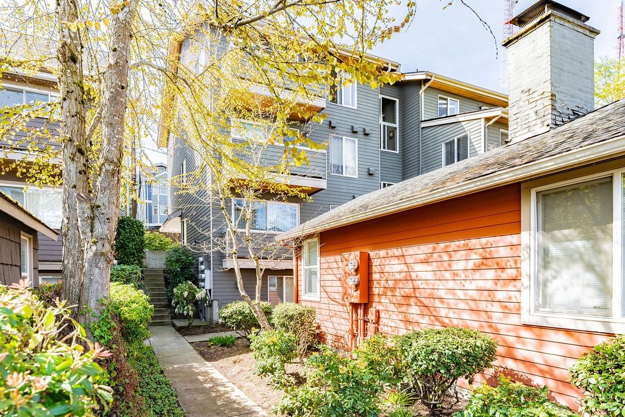 1819 E Pike St - Photo 5 of 9